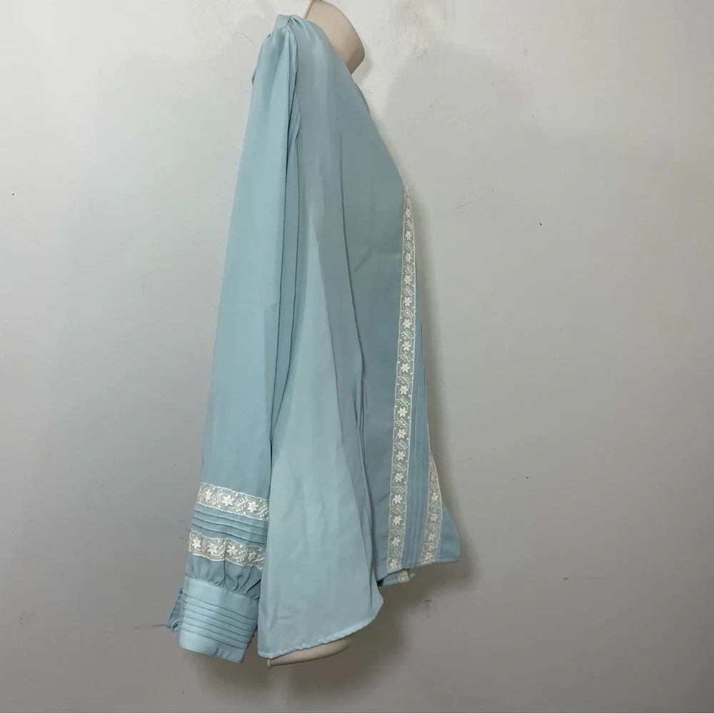 Vintage Chaus woman lace sheer blouse size Xl pale blue cream Pearl buttons - Picture 7 of 8